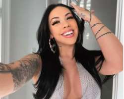 Salice is a tattoo freak and a number of tattoos on her hands, back, and other body parts.